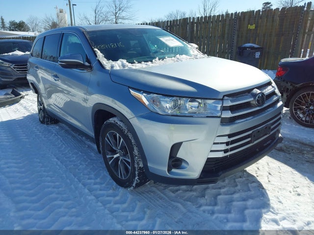 Salvage Toyota Highlander Image