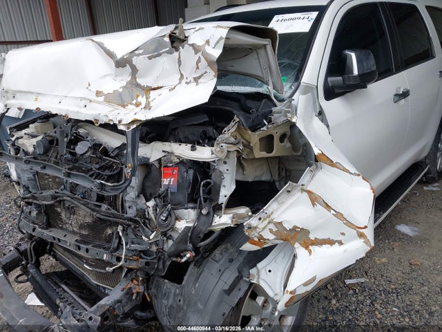 Toyota Sequoia Platinum 5.7l V8