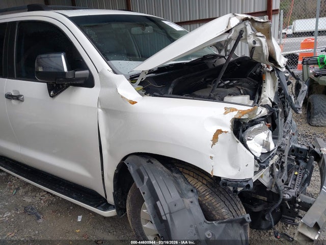Toyota Sequoia Platinum 5.7l V8