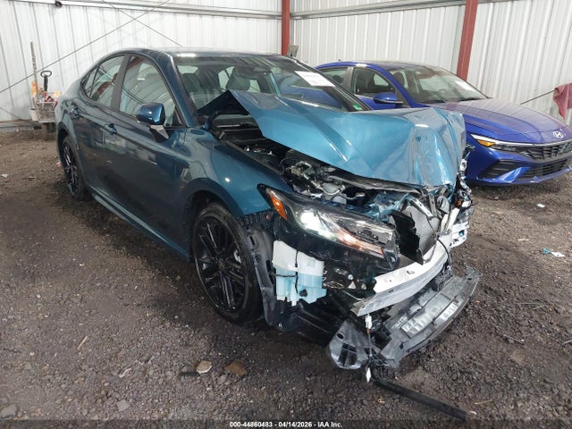 Salvage Toyota Camry Image