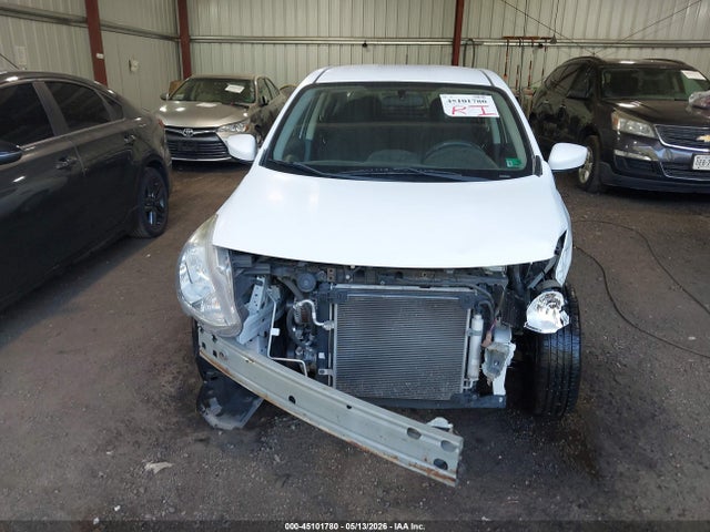 Nissan Versa 1.6 S