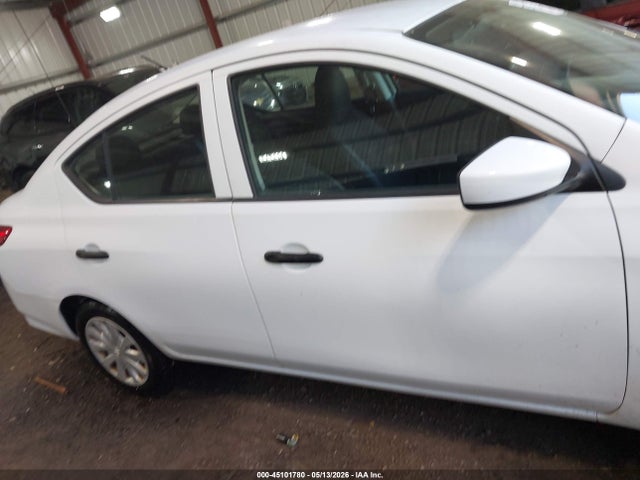Nissan Versa 1.6 S