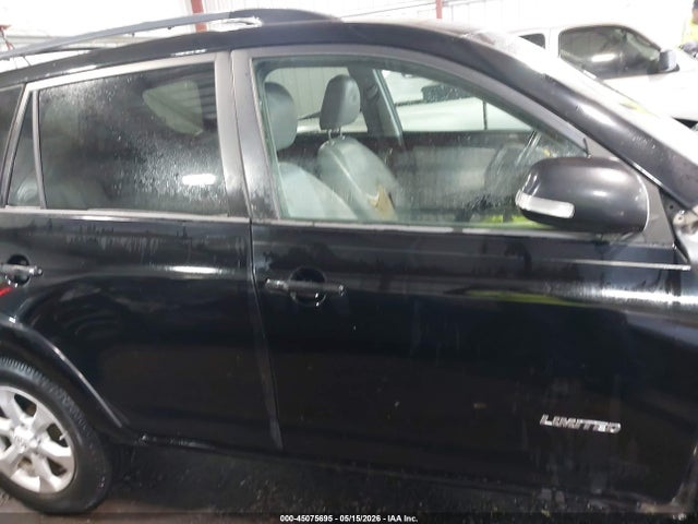 Toyota RAV4 Limited V6
