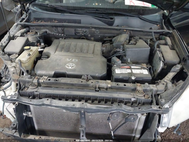 Toyota RAV4 Limited V6