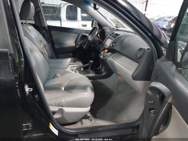 Toyota RAV4 Limited V6