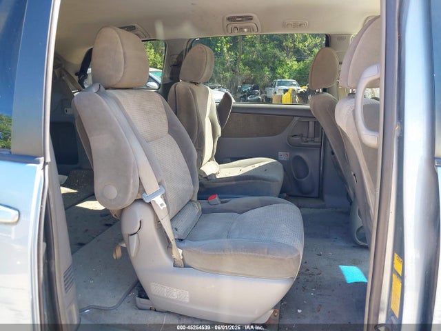 Toyota Sienna Le