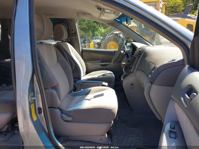 Toyota Sienna Le