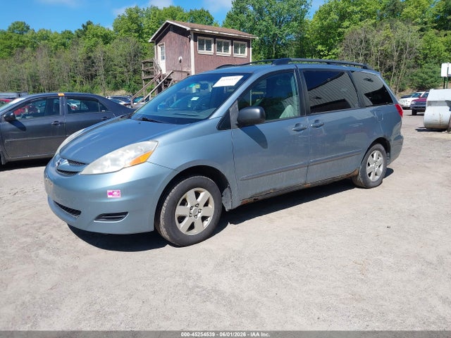 Toyota Sienna Le
