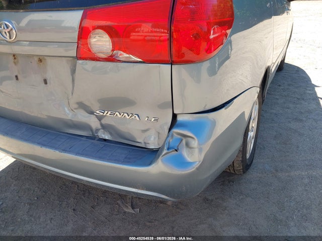 Toyota Sienna Le