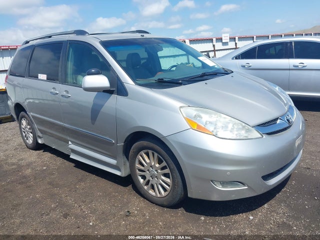 Salvage Toyota Sienna Image