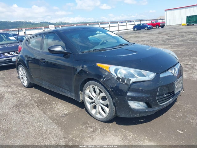 Salvage Hyundai VELOSTER Image