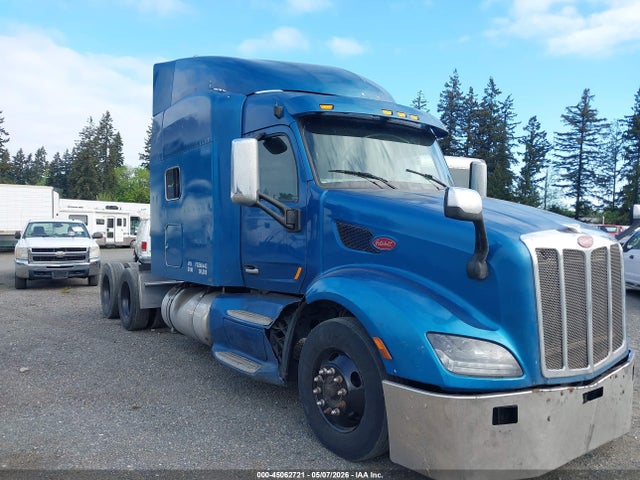 Salvage Peterbilt 579 Image