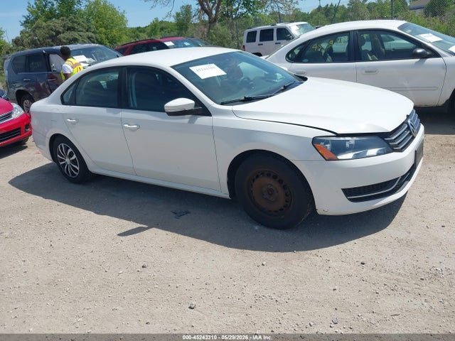 Salvage Volkswagen Passat Image