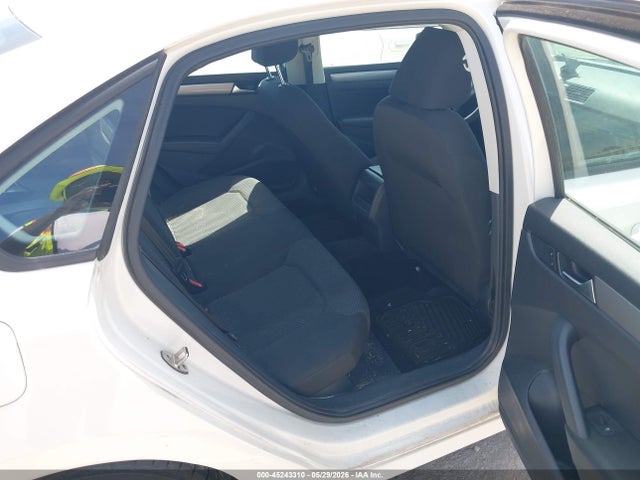 Volkswagen Passat 1.8t S