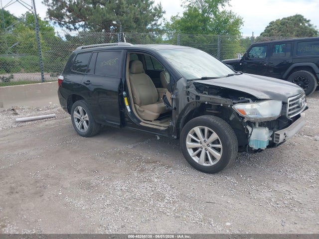 Salvage Toyota Highlander Image