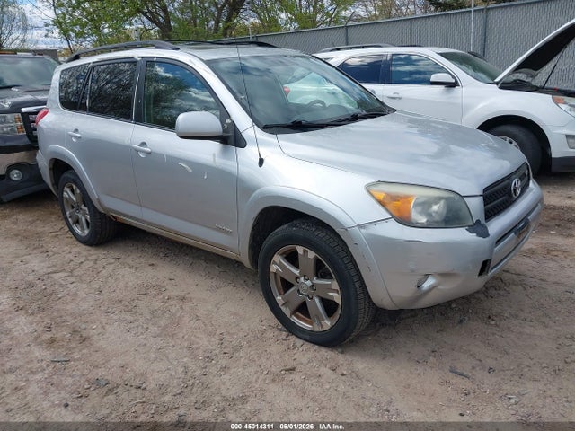 Salvage Toyota RAV4 Image