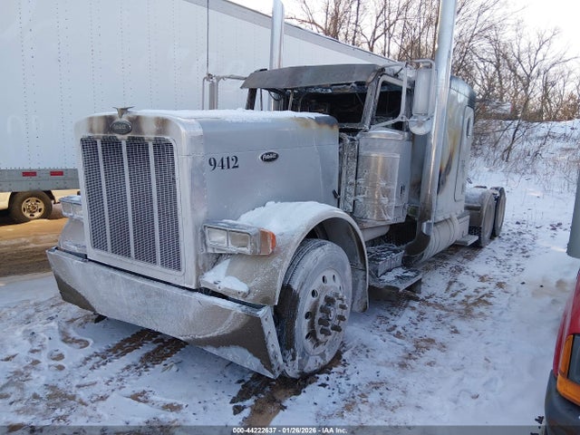 Salvage Peterbilt 379 Image