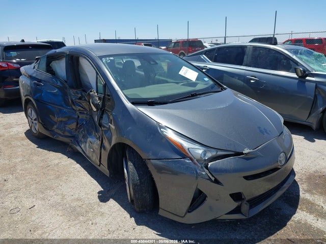 Salvage Toyota Prius Image