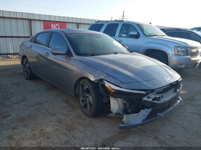Salvage Hyundai ELANTRA Image