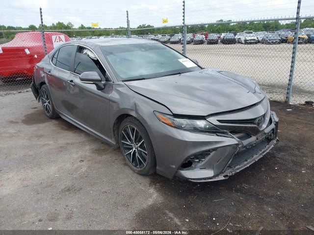 Salvage Toyota Camry Image