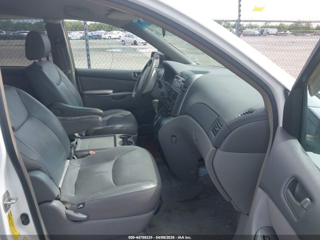 Toyota Sienna Le