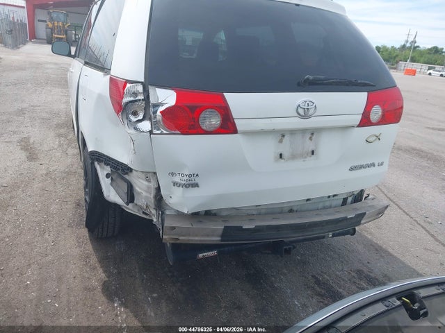 Toyota Sienna Le