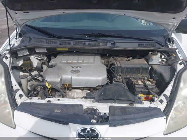 Toyota Sienna Le