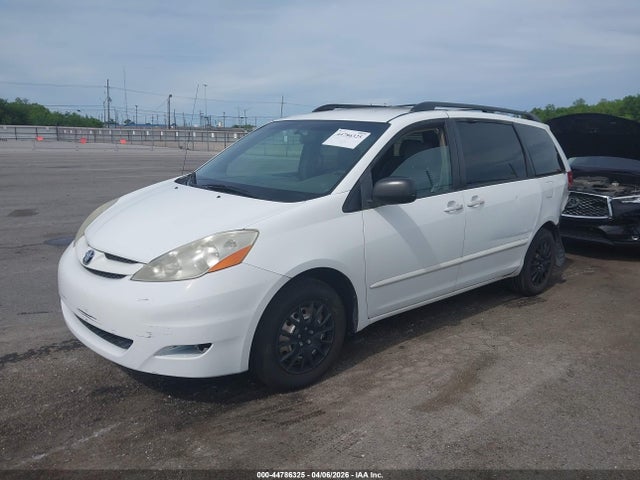 Toyota Sienna Le