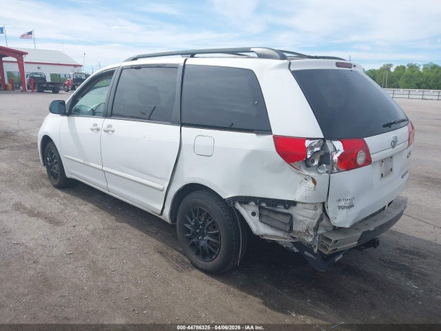Toyota Sienna Le