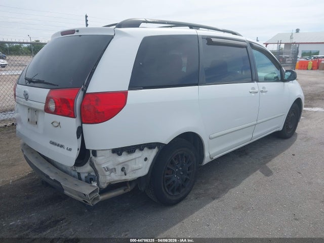 Toyota Sienna Le
