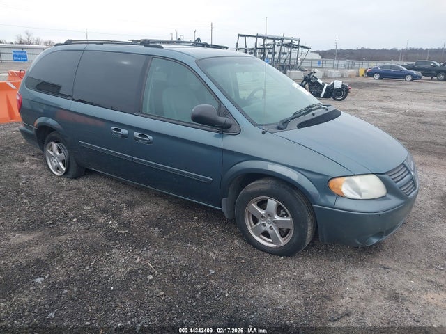 Salvage Dodge Grand Caravan Image