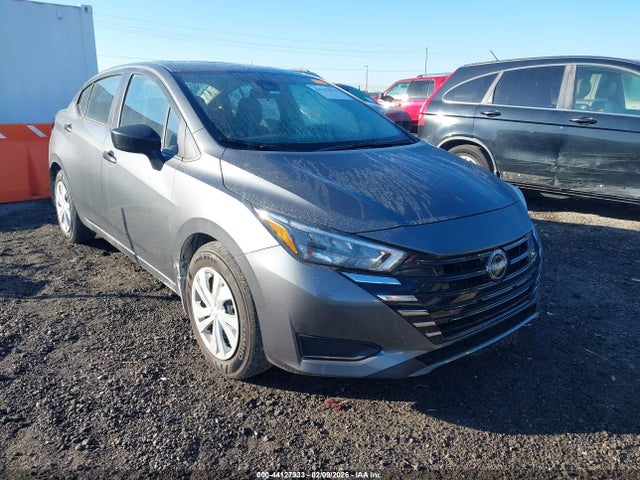 Salvage Nissan Versa Image