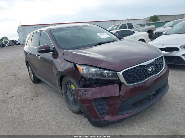 Salvage Kia Sorento Image