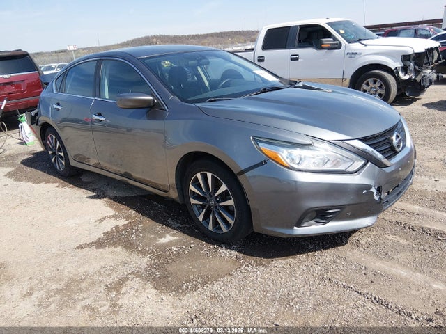 Salvage Nissan Altima Image