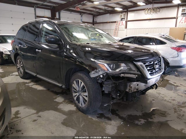 Salvage Nissan Pathfinder Image