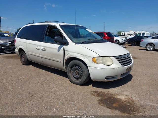 Salvage Chrysler Town & Country Image