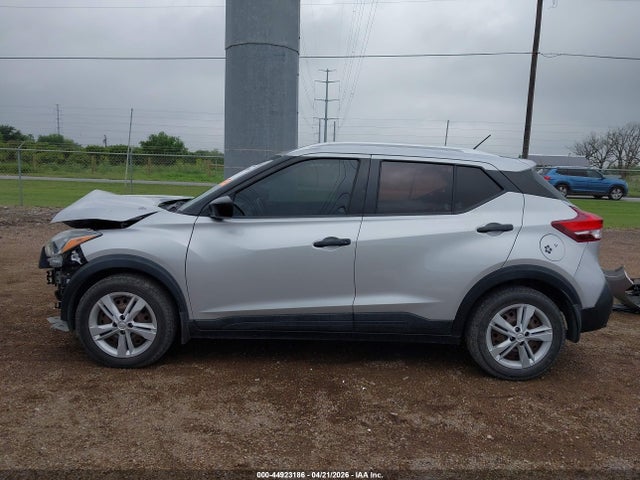 Nissan Kicks S