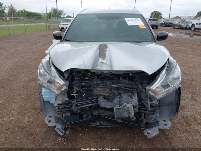 Nissan Kicks S