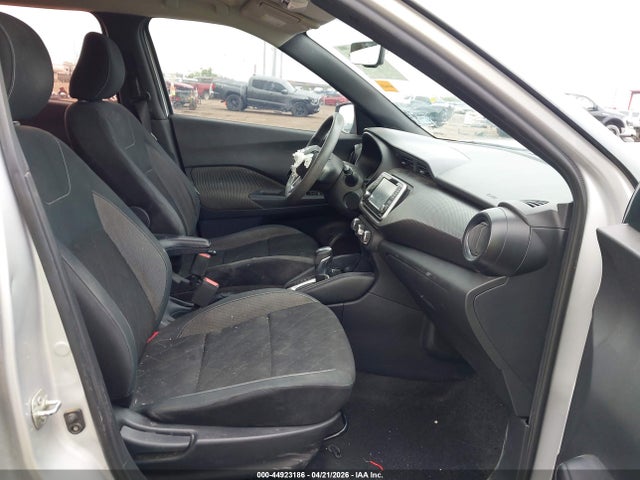 Nissan Kicks S