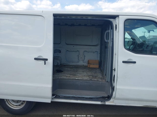 Nissan Nv S V6