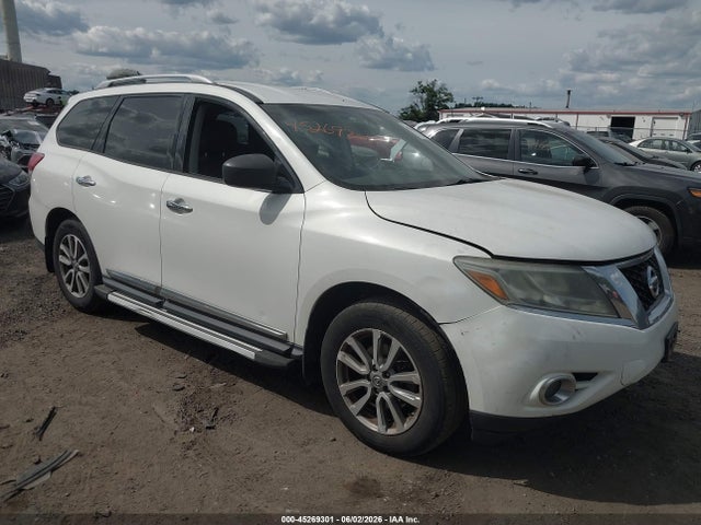 Salvage Nissan Pathfinder Image