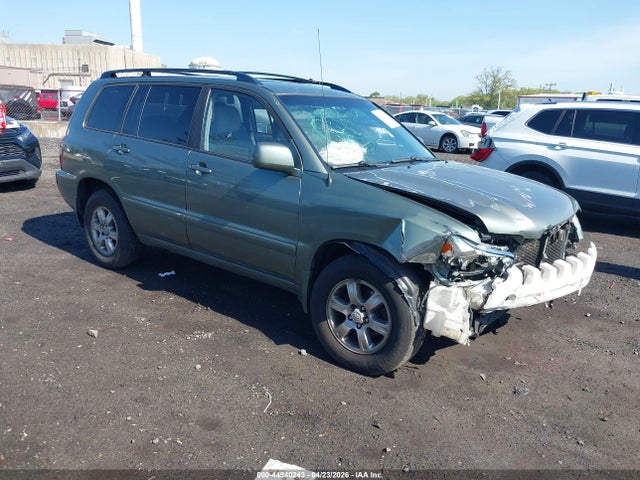 Salvage Toyota Highlander Image