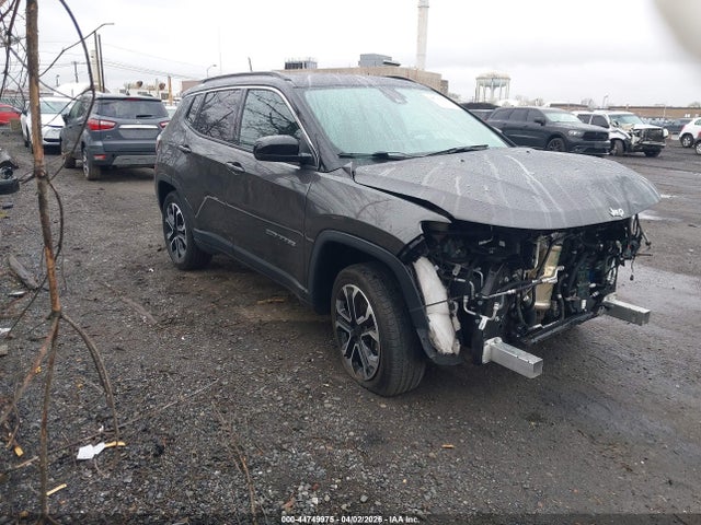 Salvage Jeep Compass Image