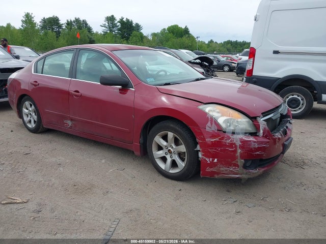 Salvage Nissan Altima Image