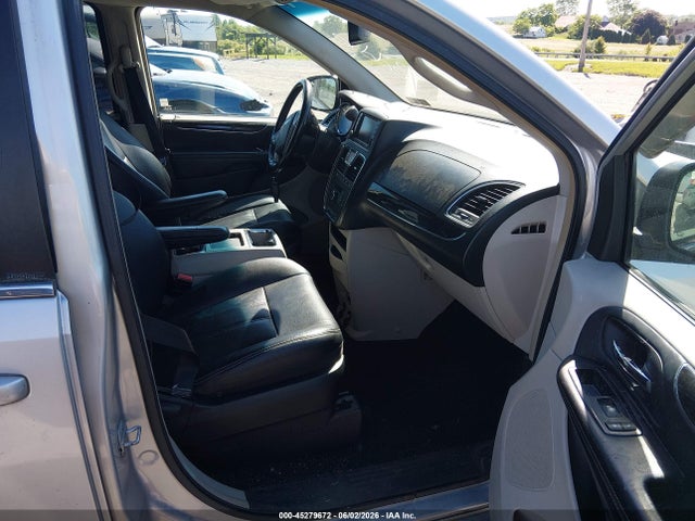 Chrysler Town & Country Touring