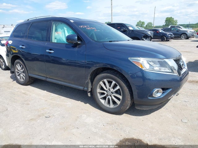 Salvage Nissan Pathfinder Image