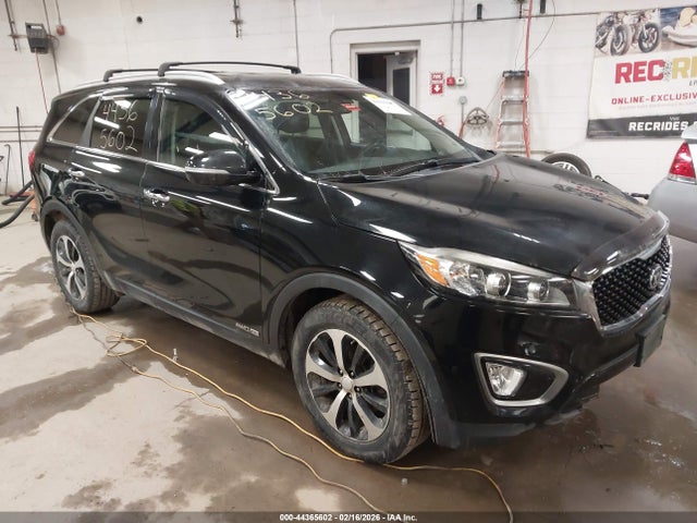 Salvage Kia Sorento Image