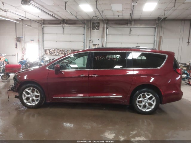 Chrysler Pacifica Touring-l Plus