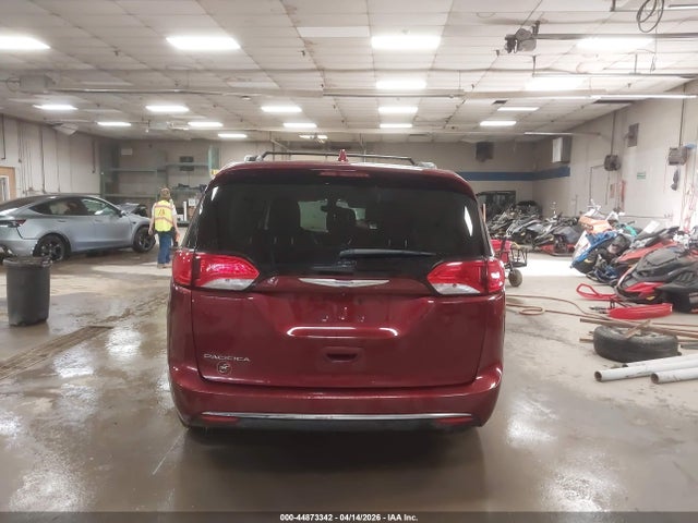 Chrysler Pacifica Touring-l Plus