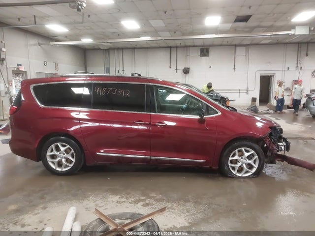 Chrysler Pacifica Touring-l Plus